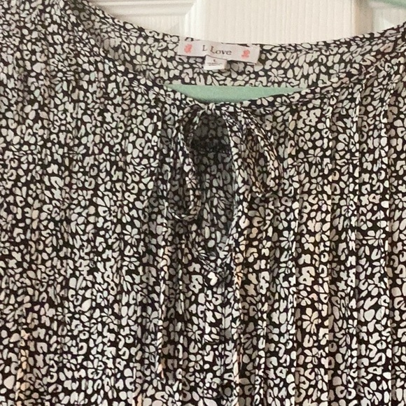 Very Sweet Sheer  Blouse - Picture 2 of 6